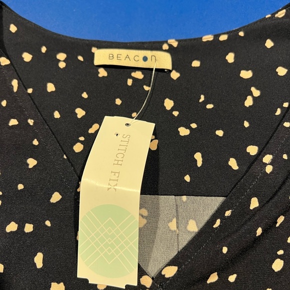 Beacon Julia Surplice Navy with Tan Spots Knit Top Size Small Stitch Fix - Picture 5 of 7